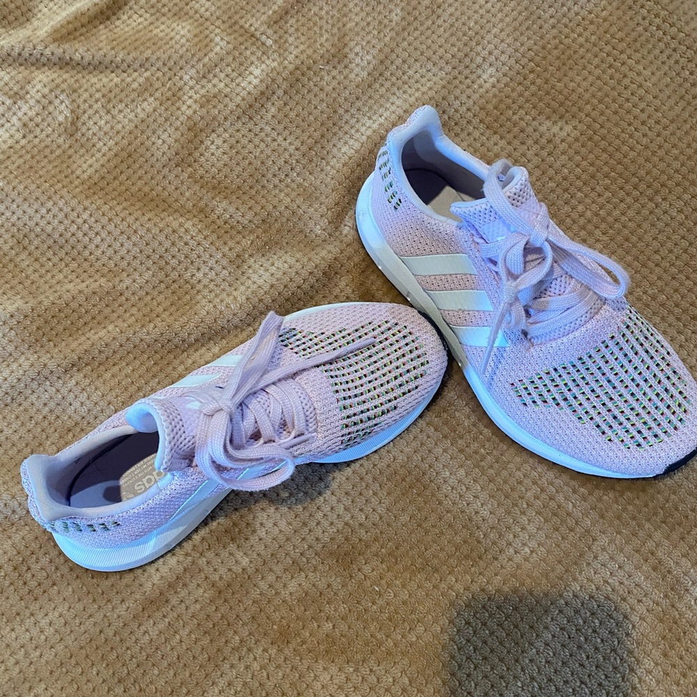 Adidas Women's Swift Run Casual Running Shoes Sz 6.5.  Worn once - Picture 5 of 9
